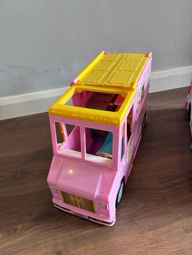 Barbies + 2 vans and 1 car