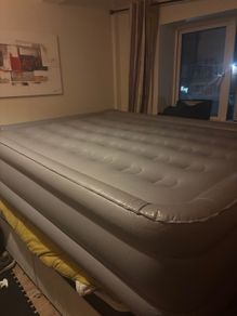 Inflatable bed