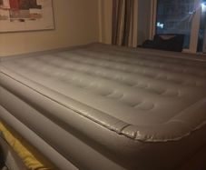 Inflatable bed