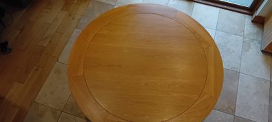 59 Inch Round Table (Excellent Condition)