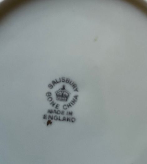6 Bone China Side Plates & 1 Small side plate