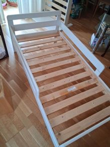 Toddler bed