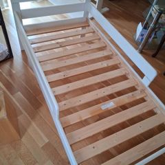 Toddler bed