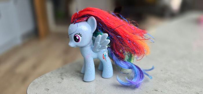 Rainbow Dash Brushable Figure Sparkle Glitter MLP G4 My Little Pony 2010
