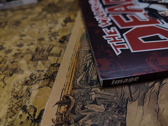 The Walking Dead: Survivors' Guide ! 2011 by Image Comics !