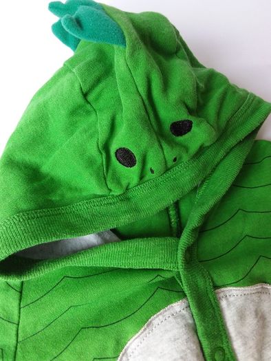 Dinosaur Green One Piece Outfit Unisex Babysuit 6-9 months