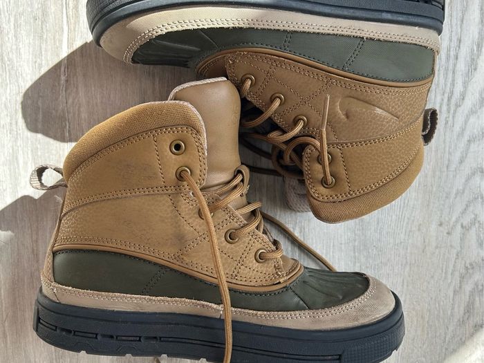 Child's Nike Winter Boots - UK 1.5 EU 33.5