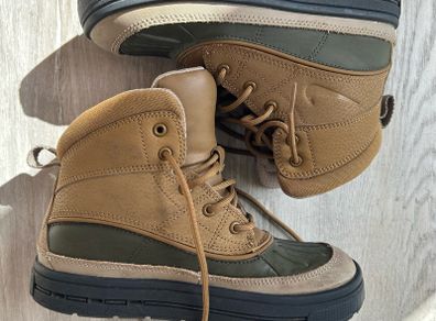 Child's Nike Winter Boots - UK 1.5 EU 33.5