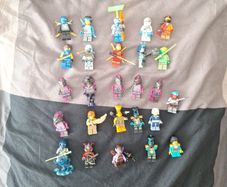 LEGO Ninjago Minifigure Bundle - 26 Figures (Ninjas & Villains)