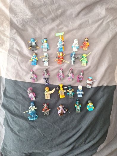 LEGO Ninjago Minifigure Bundle - 26 Figures (Ninjas & Villains)