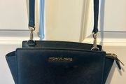 MICHAEL KORS Selma Medium Saffiano Leather Messenger Black