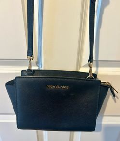 MICHAEL KORS Selma Medium Saffiano Leather Messenger Black