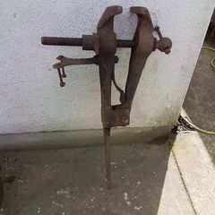 Blacksmiths Leg Vice