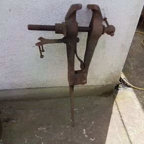 Blacksmiths Leg Vice