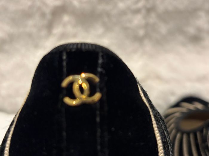 CHANEL Velvet Pumps (Size 37)