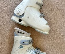 Kids adjustable ski boots