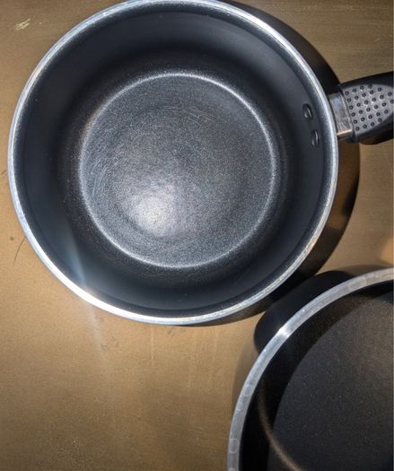 Non-stick 18cm and 20cm saucepans