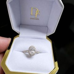 Diamond ring / Engagement ring