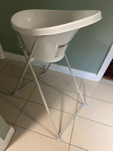 Snuggle baby bath & stand