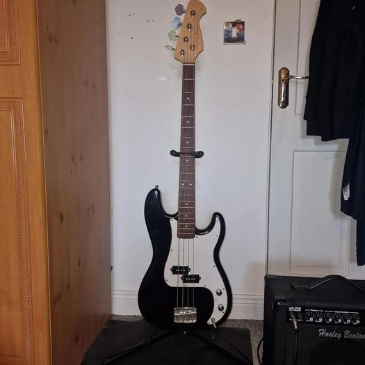 Harley Benton Electric Bass Guitar and Amp