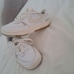 boys nike trainer