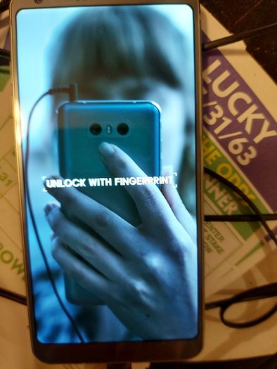 LG G6 mobile phone, 32GB, sim tray missing, excellent cosmetic condition otherwise