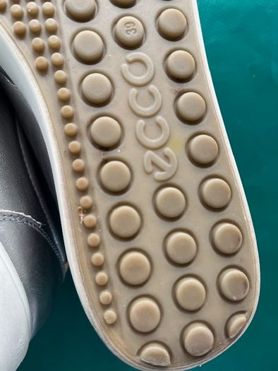 ECCO LEATHER SHOES. Ladies. EU 39 UK 6.   Colour Muted Aluminium Silver. Total comfort. 120 euro new. In very good lightly used condition.