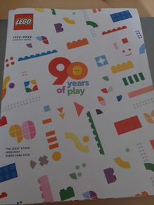 Lego - 90 Years of Play 1932-2022 - Collector's Edition