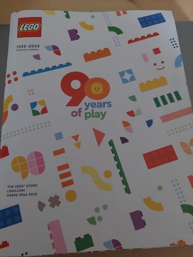 Lego - 90 Years of Play 1932-2022 - Collector's Edition