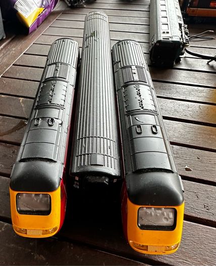 hornby train This is a Hornby OO gauge model of a British Rail Class 43 InterCity 125 High Speed Train (HST) power car in Virgin Trains livery. It also includes a coach and a dummy engine. Price is for all 3