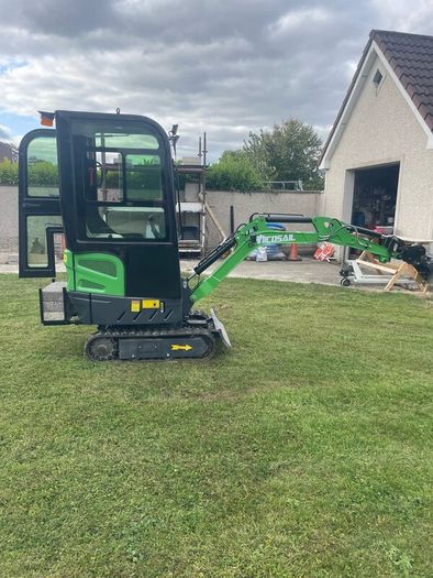Mini digger. 1.2ton