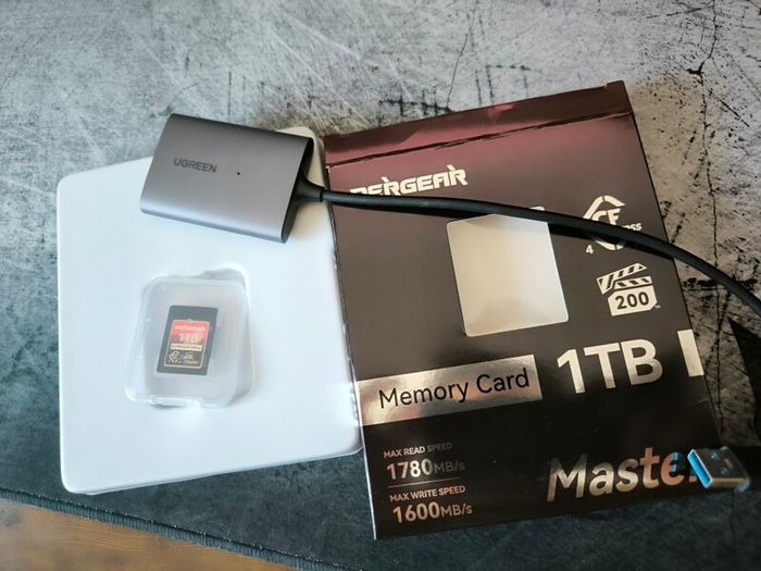 CFexpress Card type A (Sony) + Reader