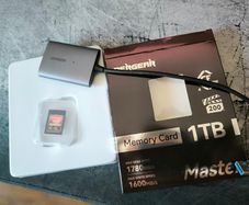CFexpress Card type A (Sony) + Reader