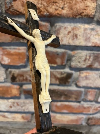 vintage holly cross
