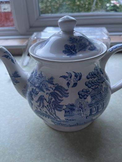 Vintage Sadler "Old Willow " Teapot in mint condition
