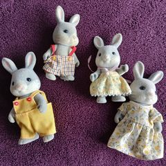Vintage Sylvanian Families Cottontail Rabbit Family