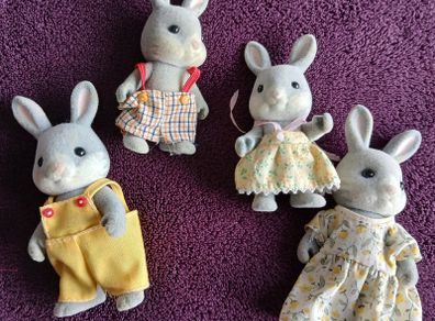 Vintage Sylvanian Families Cottontail Rabbit Family