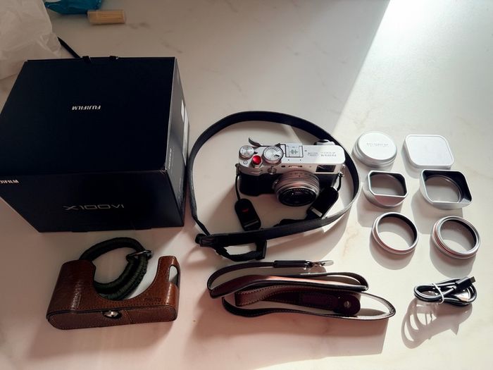 Fujifilm X100VI Silver for sale/ 1700 shot count