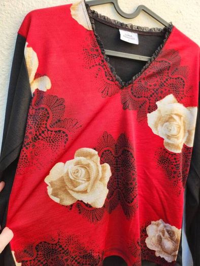 Vintage y2k/90s gothic red and black long sleeve top with rose design.