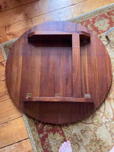 mahogany round table