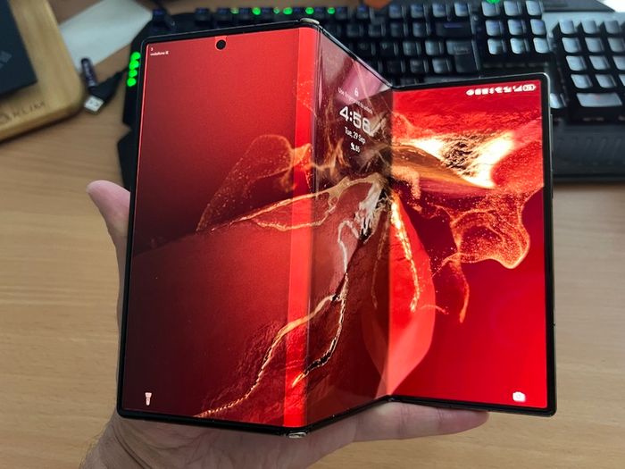 TRI-FOLD - Huawei Mate XT Ultimate Design