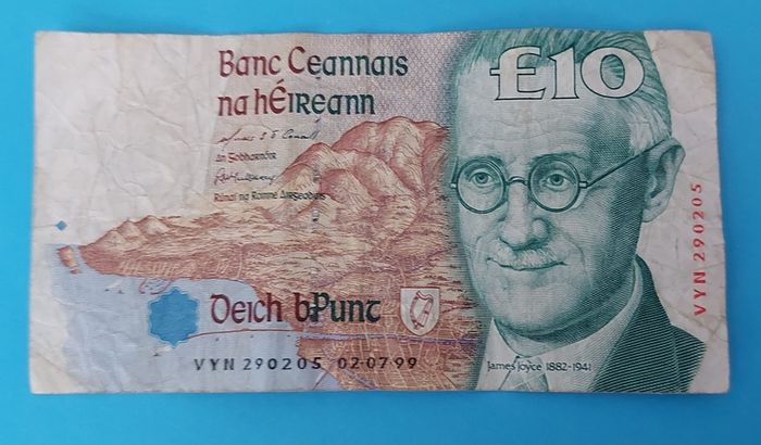 Irish 3 X 1999 Ten Pound banknots in Fine  condition