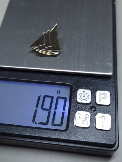 Vintage Fully Hallmarked Dublin 9ct Gold Sailing Boat Pin