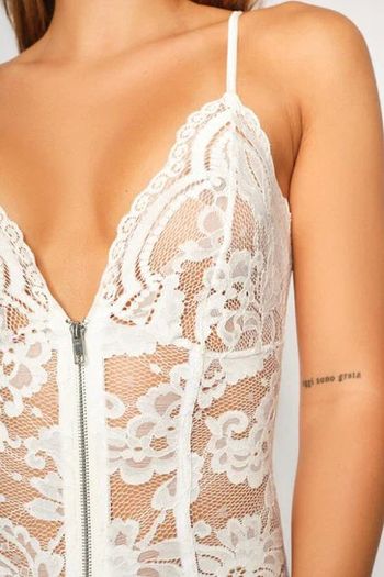 Ann Summers TAYLOR - White Lace Bodysuit + hold up stockings