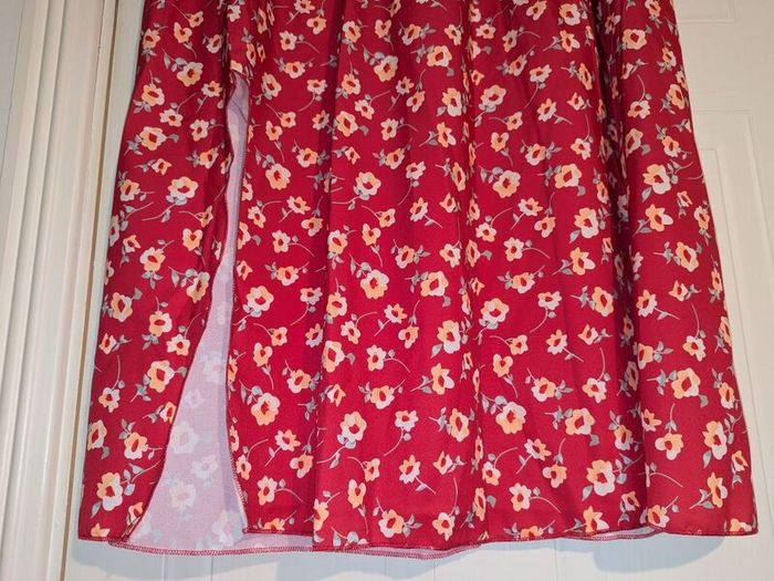 Gorgeous floral midi skirt with side slit