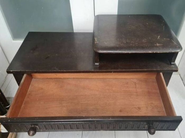 Telephone Seat