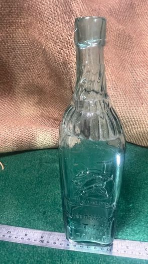 Aqua green Australian chili bottle , 1910