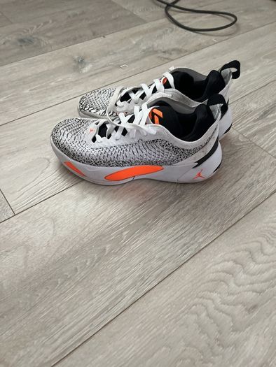 Jordans (uk 5)