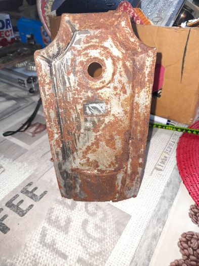 Antique Railway or Guard's Oil Lamp, Designed to be Wall Mounted. paraffin lamp Metal Features a backplate for mounting to a vertical surface and a cylindrical base for fuel