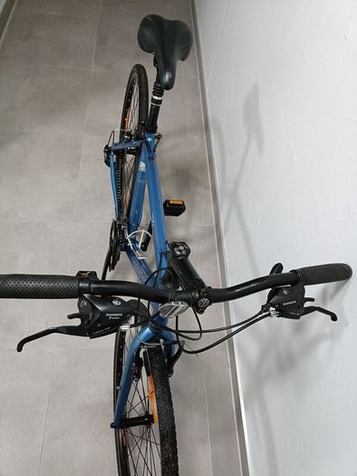 New Trek size M hybrid bike.